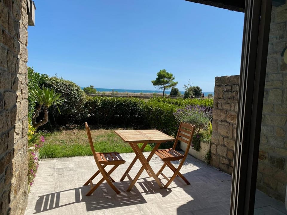 Apartment, seafront, beach, ground floor Apartment in Carnac