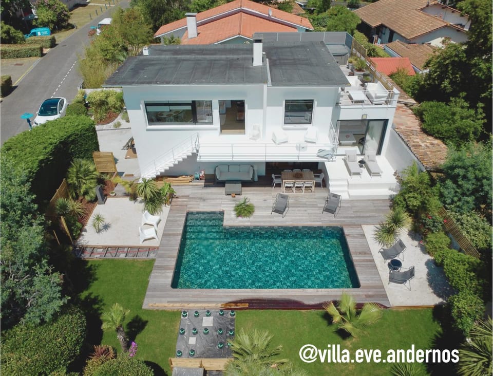 Property building, Bird's eye view, Garden, Garden view, Pool view, Swimming pool, sunbed