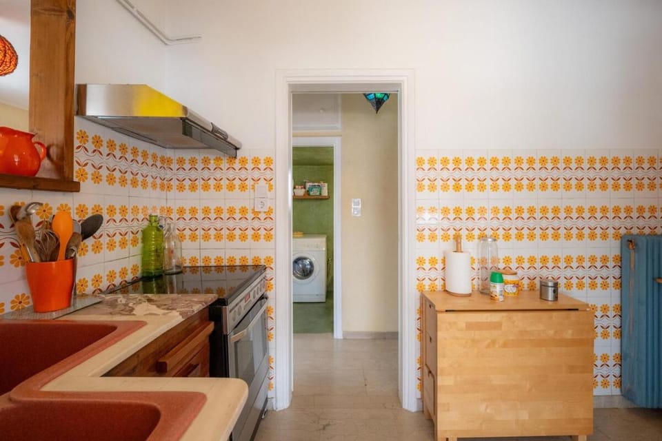 Kitchen or kitchenette, oven, stove