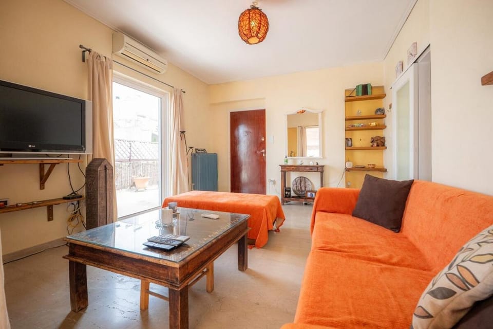 Communal lounge/ TV room, TV and multimedia, Living room, Seating area, Evening entertainment