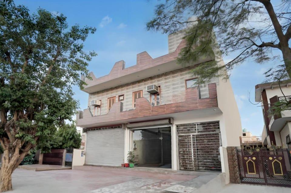 Property building, Day