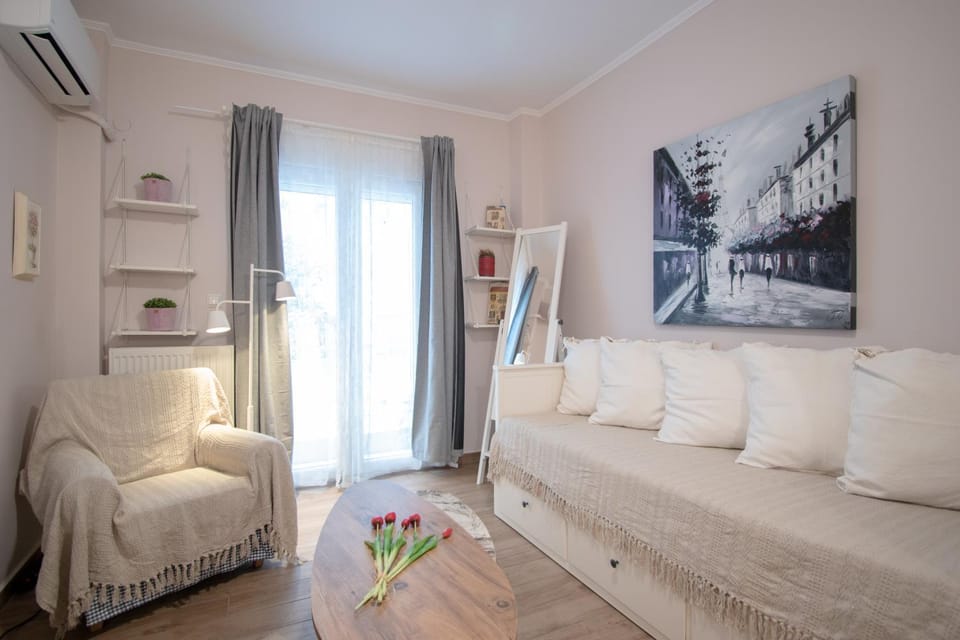 Bed, Seating area, air conditioner