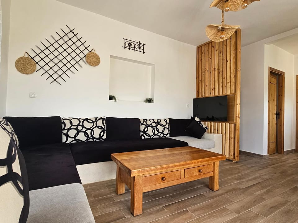 Communal lounge/ TV room, Living room