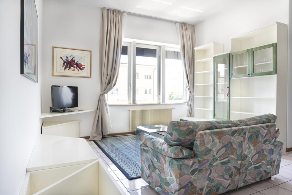 Communal lounge/ TV room, TV and multimedia, Living room, Seating area, Evening entertainment