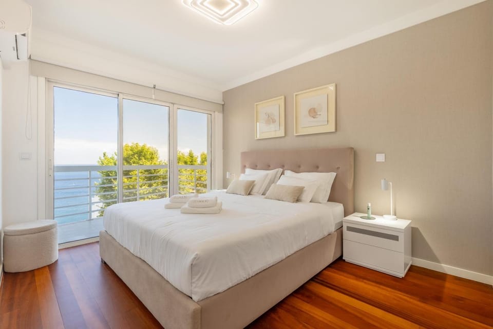 Bed, Natural landscape, Photo of the whole room, Bedroom, towels