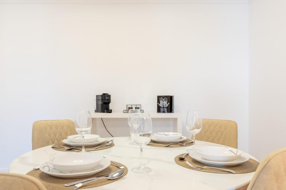 Coffee/tea facilities, Living room, Seating area, Dining area