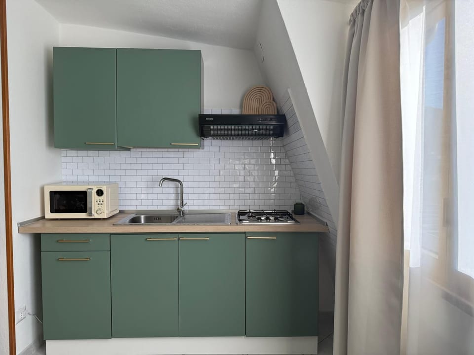 Kitchen or kitchenette