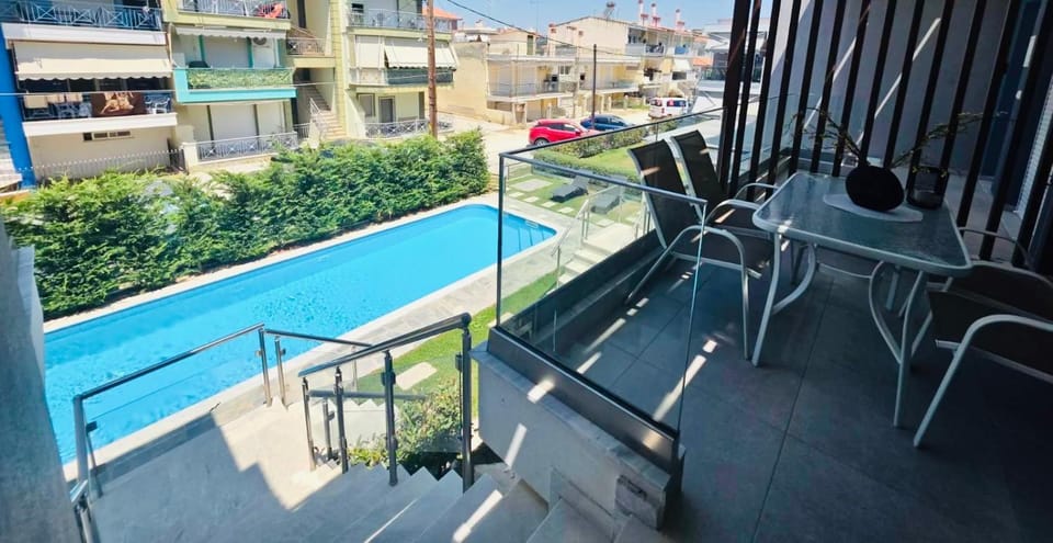 View (from property/room), Swimming pool, sunbed