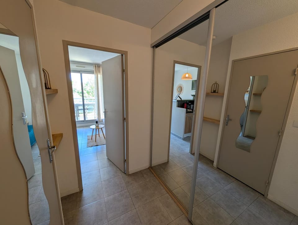 NEW Solex Studio climatisé parking Antibes Gare Port Fort Carré Apartment in Antibes