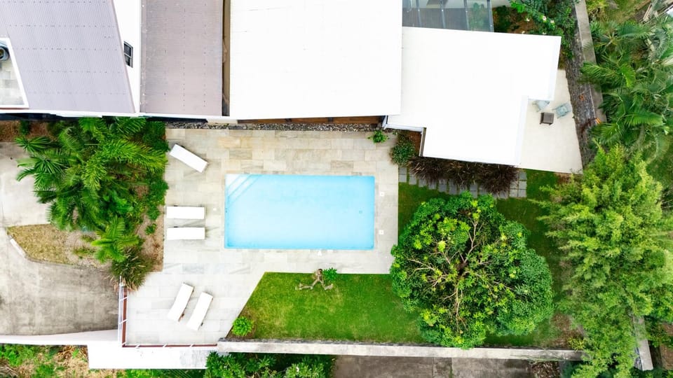 Property building, Garden, Garden view, Pool view, Swimming pool