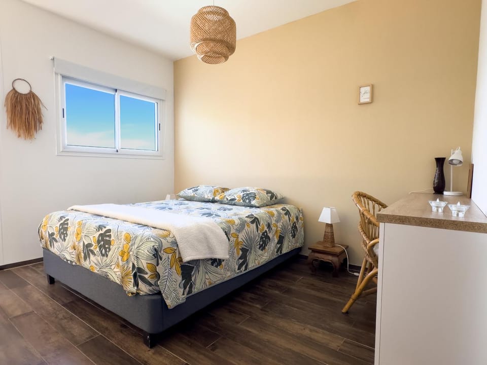 Bed, Kitchen or kitchenette, Photo of the whole room, Bedroom