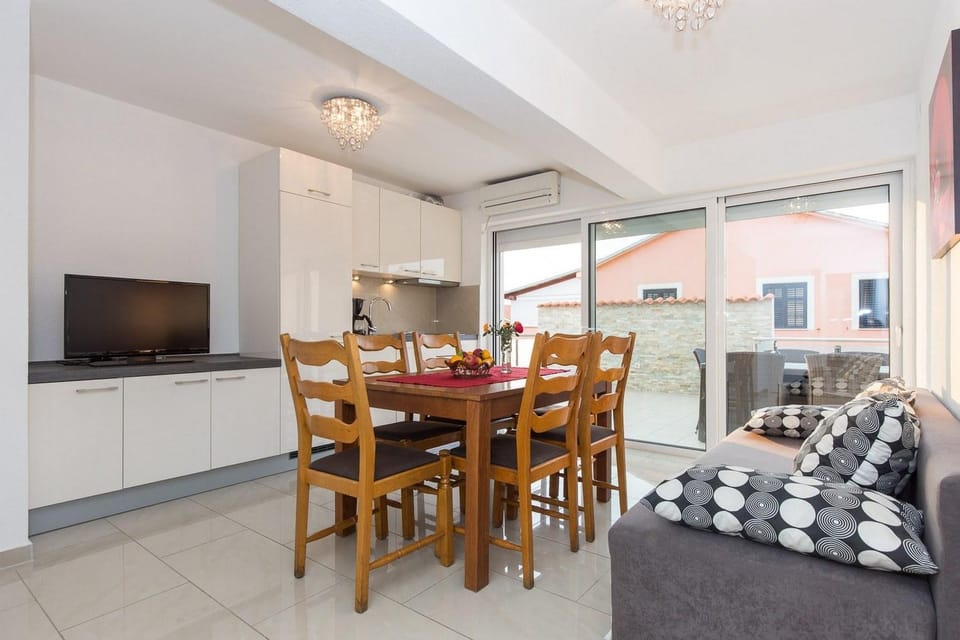 TV and multimedia, Kitchen or kitchenette, Living room