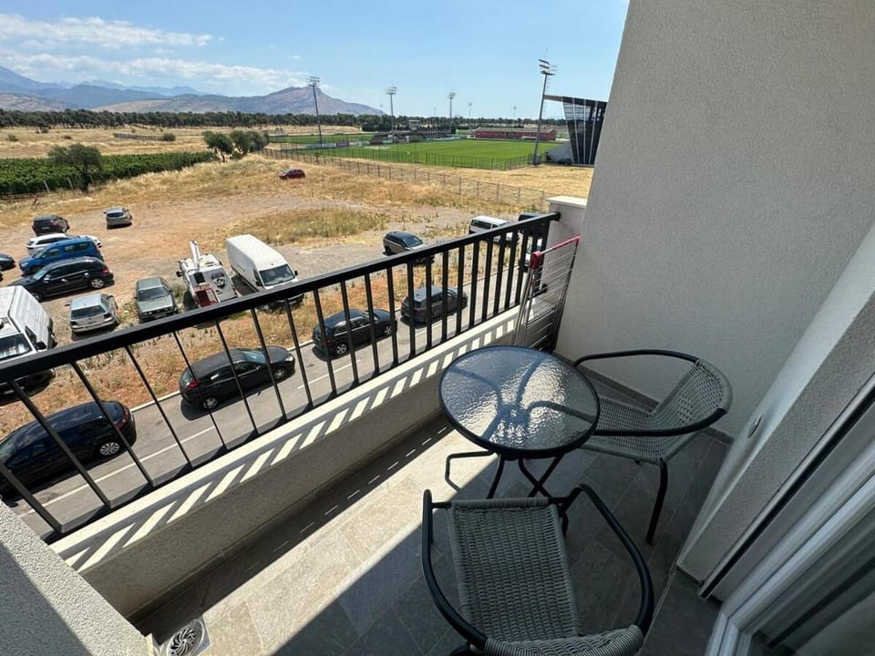 Modern 2BR - Smart TV and WiFi Apartment in Podgorica