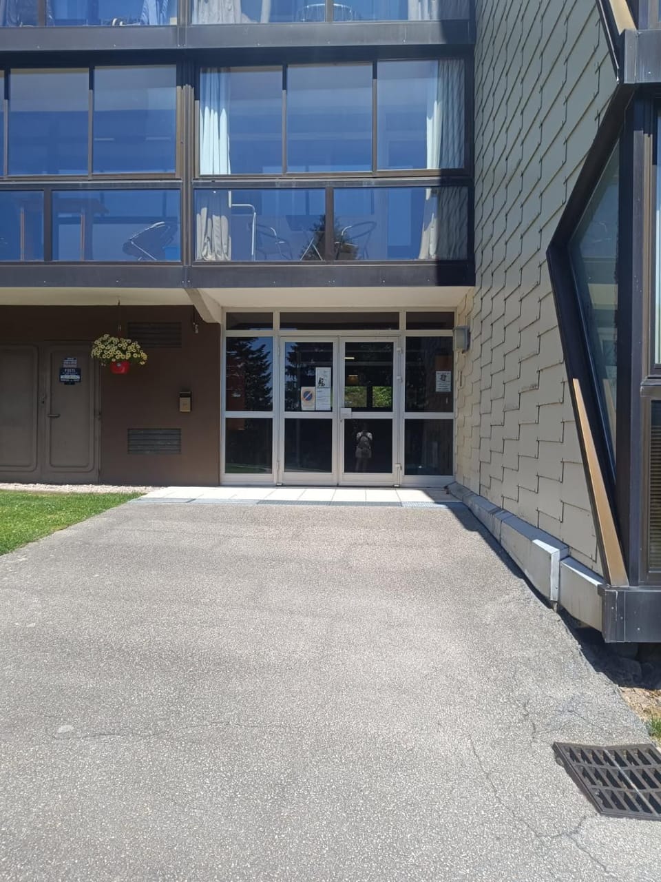 Property building, Facade/entrance