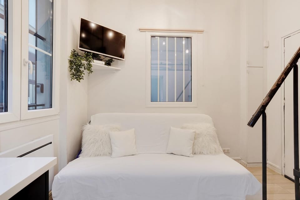 studio Belleville Apartment in Paris