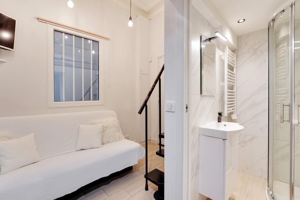 studio Belleville Apartment in Paris