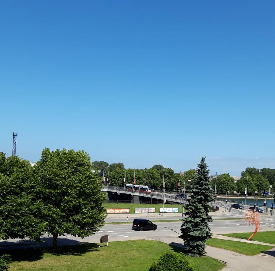Day, Location