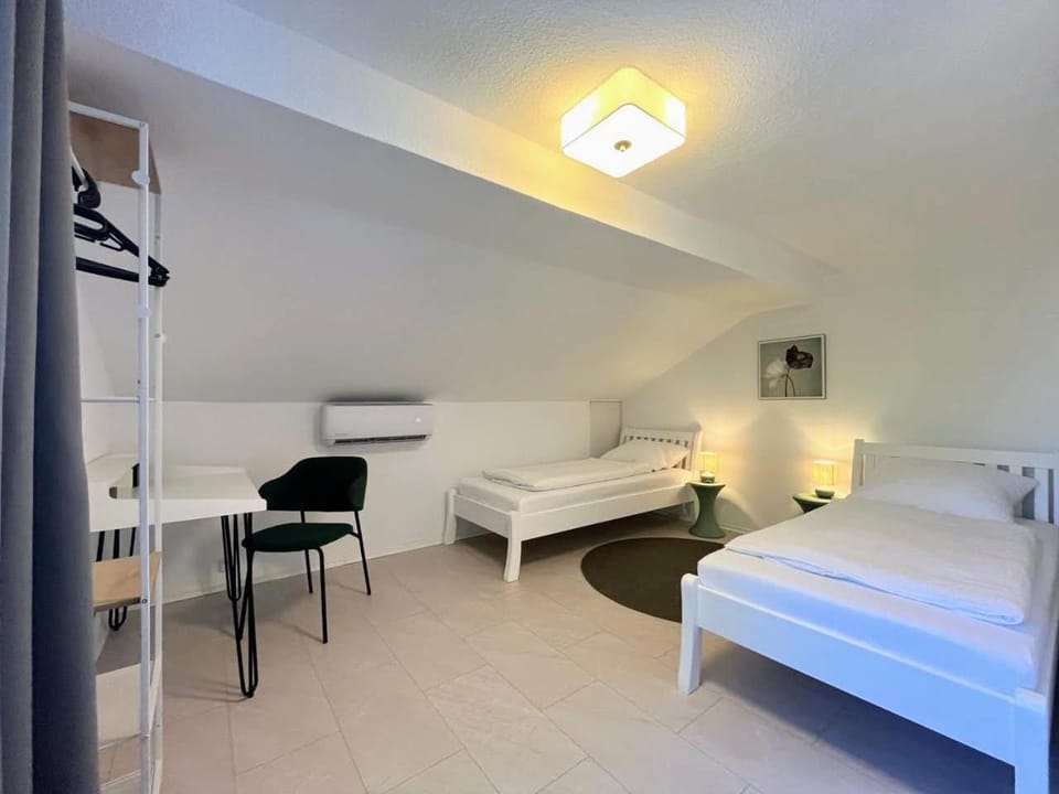 Bedroom, wardrobe, air conditioner