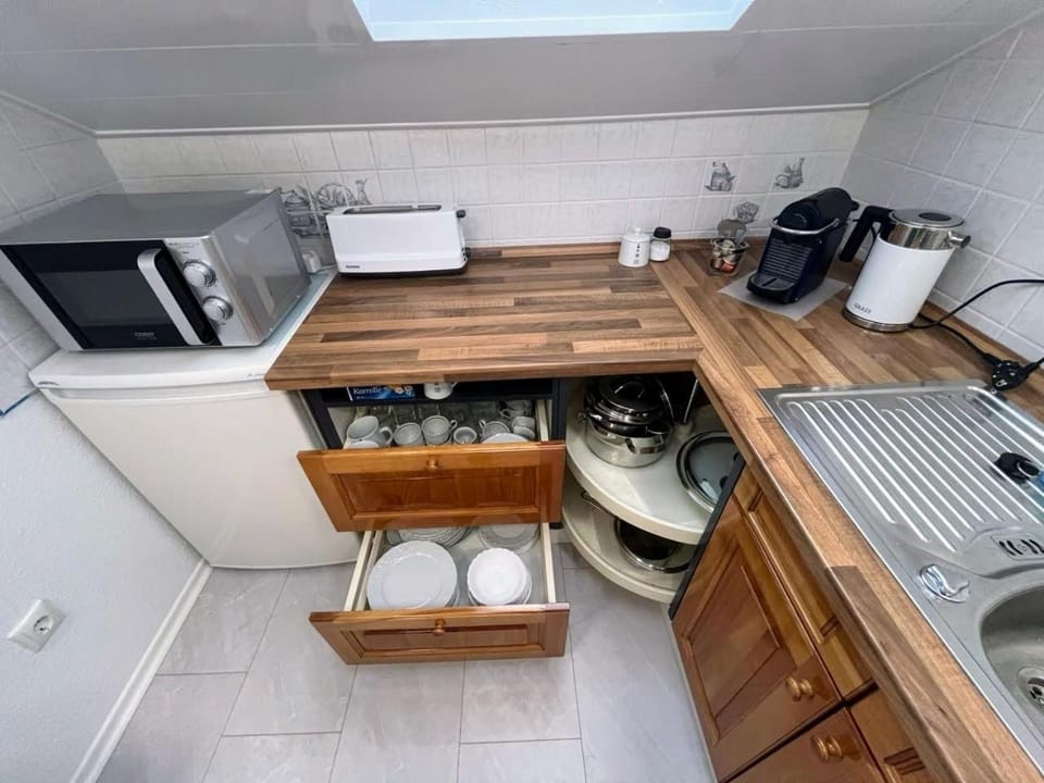 Kitchen or kitchenette, towels