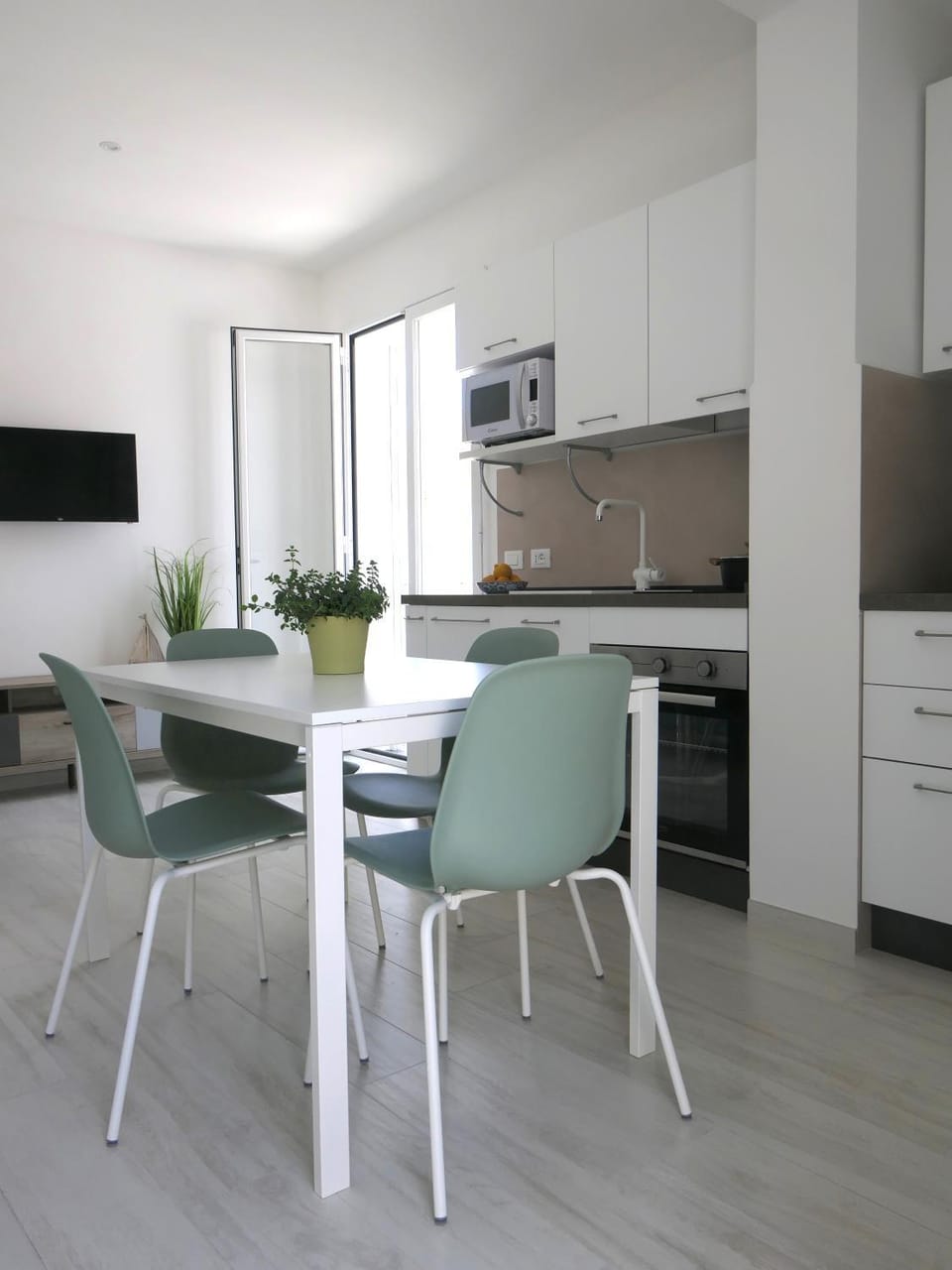 Kitchen or kitchenette, Living room, Seating area, Dining area, stove