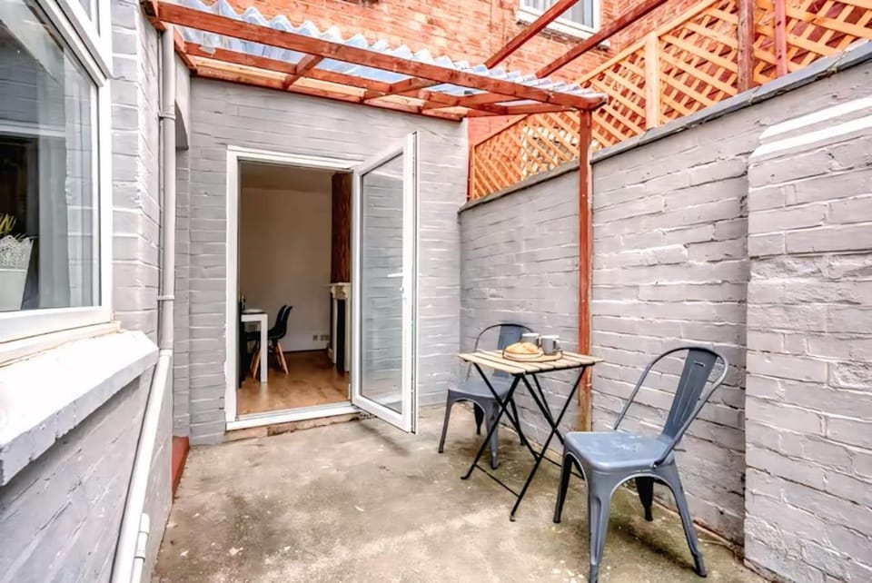 Patio, Seating area