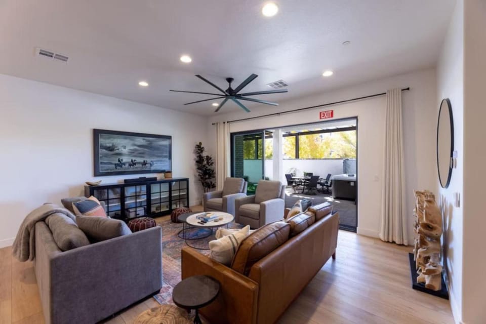 Desert Haven near Zion Pool and Hot Tub House in Hurricane