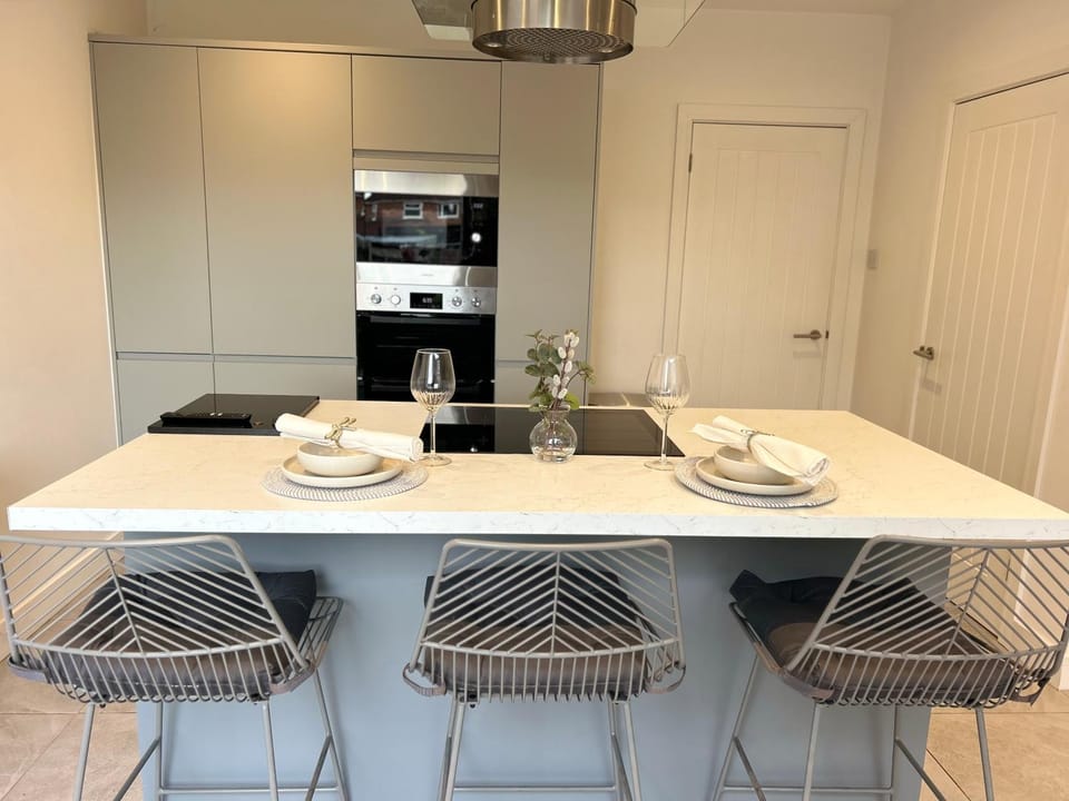 Contractor House Sutton M6 M5 Apartment in The Royal Town of Sutton Coldfield