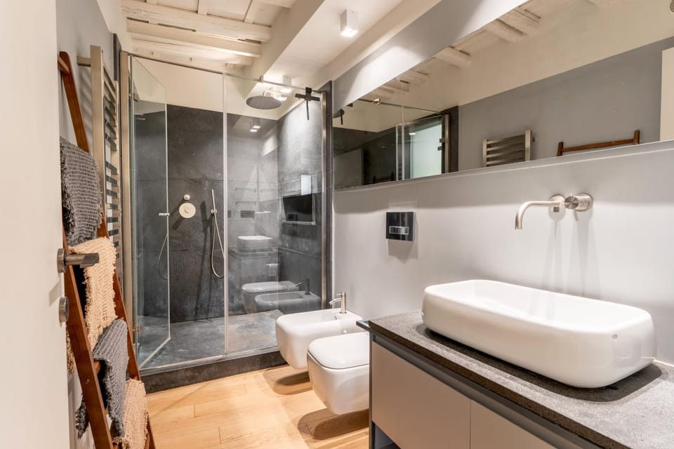 Shower, Toilet, Bathroom, bidet, towels