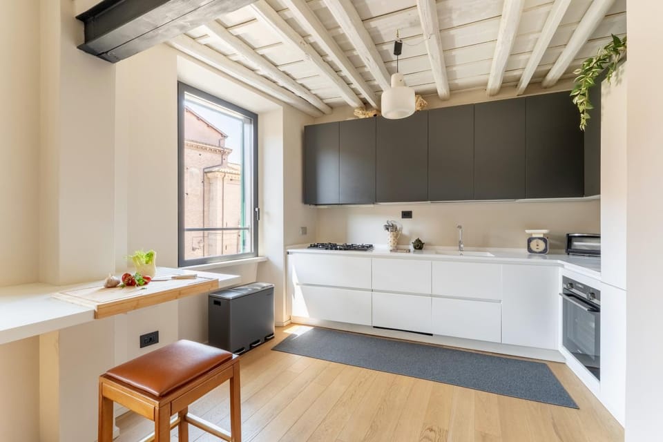 Kitchen or kitchenette, Dining area, oven, stove