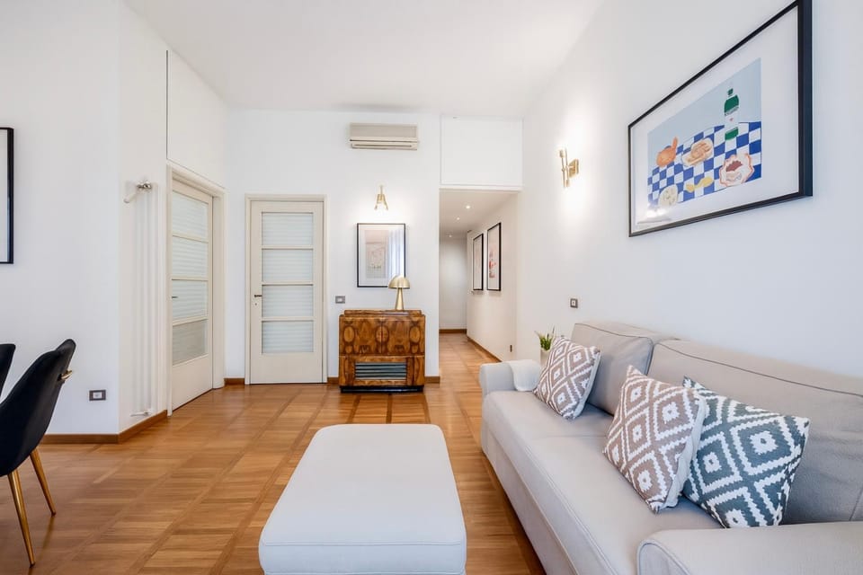 TV and multimedia, Living room, Photo of the whole room, Seating area, air conditioner
