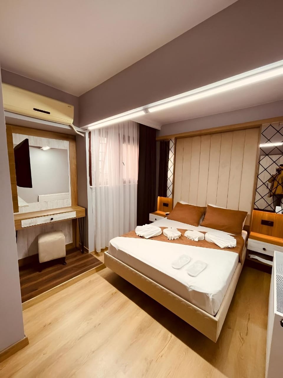 Bed, Photo of the whole room