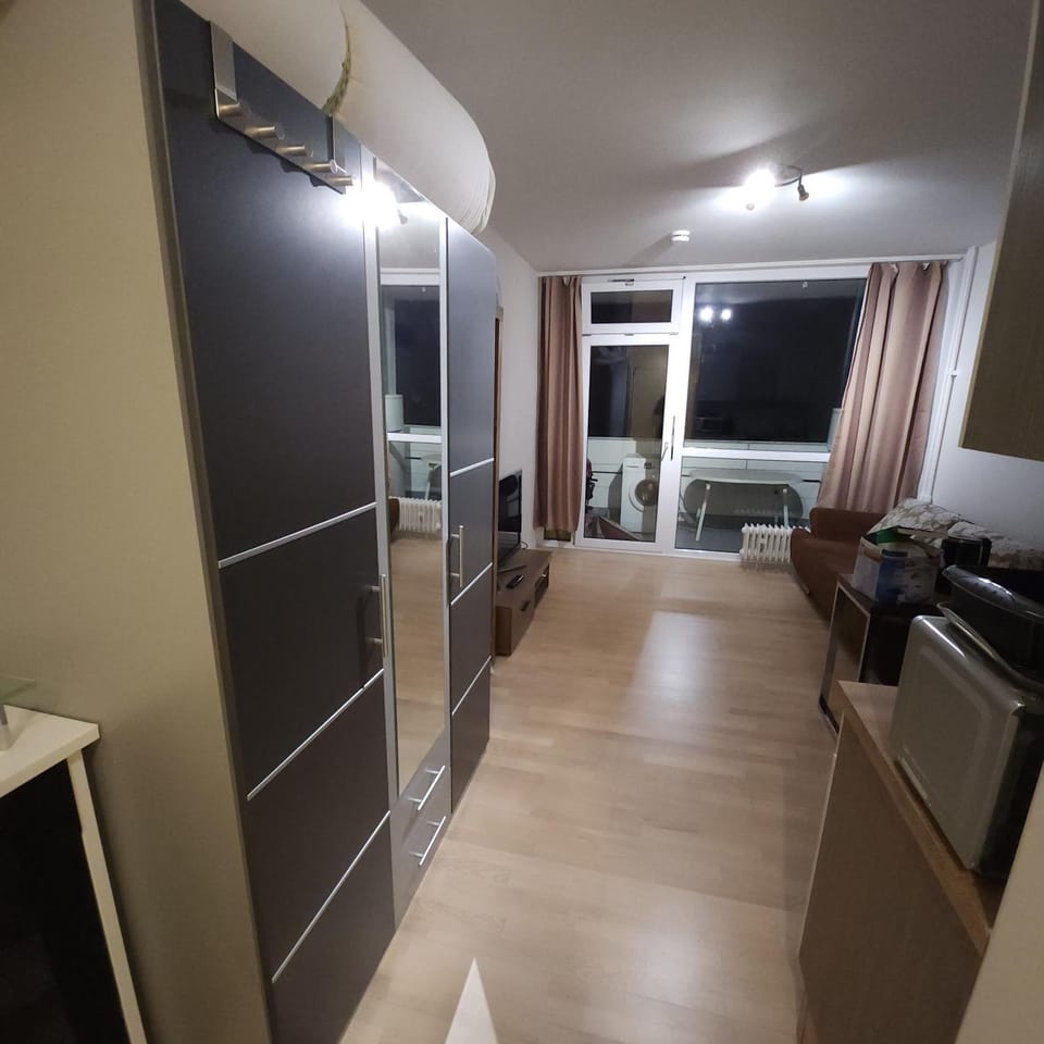 1-Zi Apartment Nähe U-Bahn U-3, Balkon, Garage Apartment in Munich