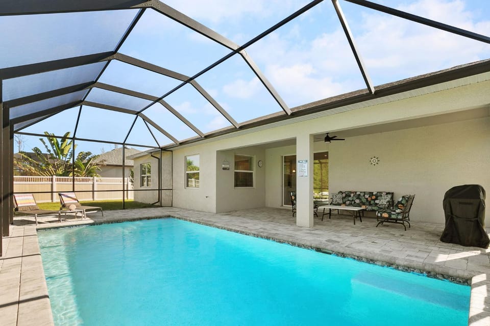 Pool view, Swimming pool