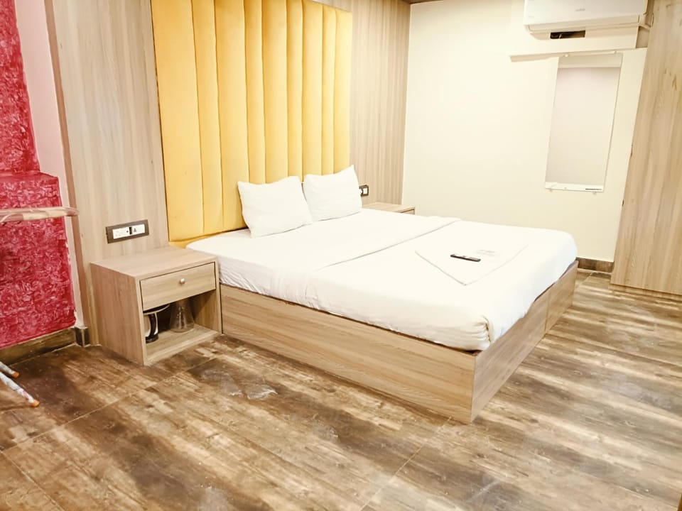Glitz Hotels Priceless-Lokhandwala Hotel in Mumbai