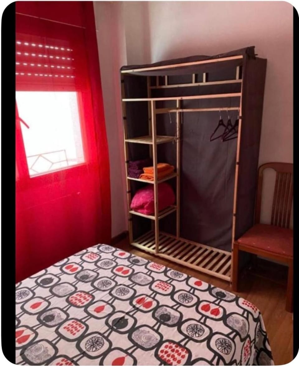 Habitación con baño compartido Vacation rental in Oviedo