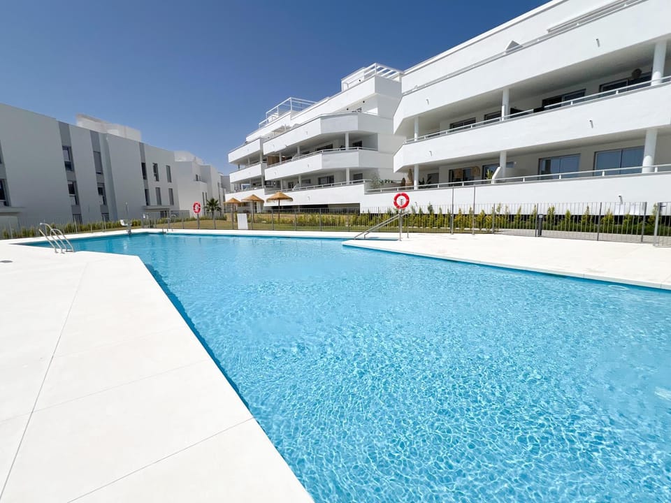 Property building, Day, Pool view, Swimming pool