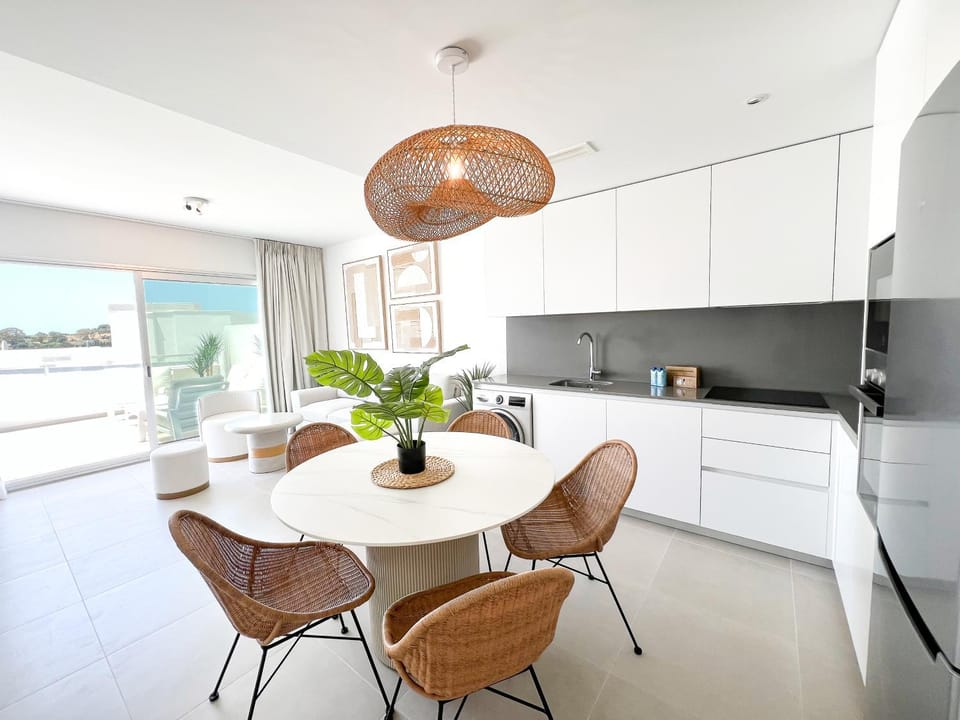 Coffee/tea facilities, Balcony/Terrace, Kitchen or kitchenette, Dining area, dishwasher, stove, toaster, washing machine