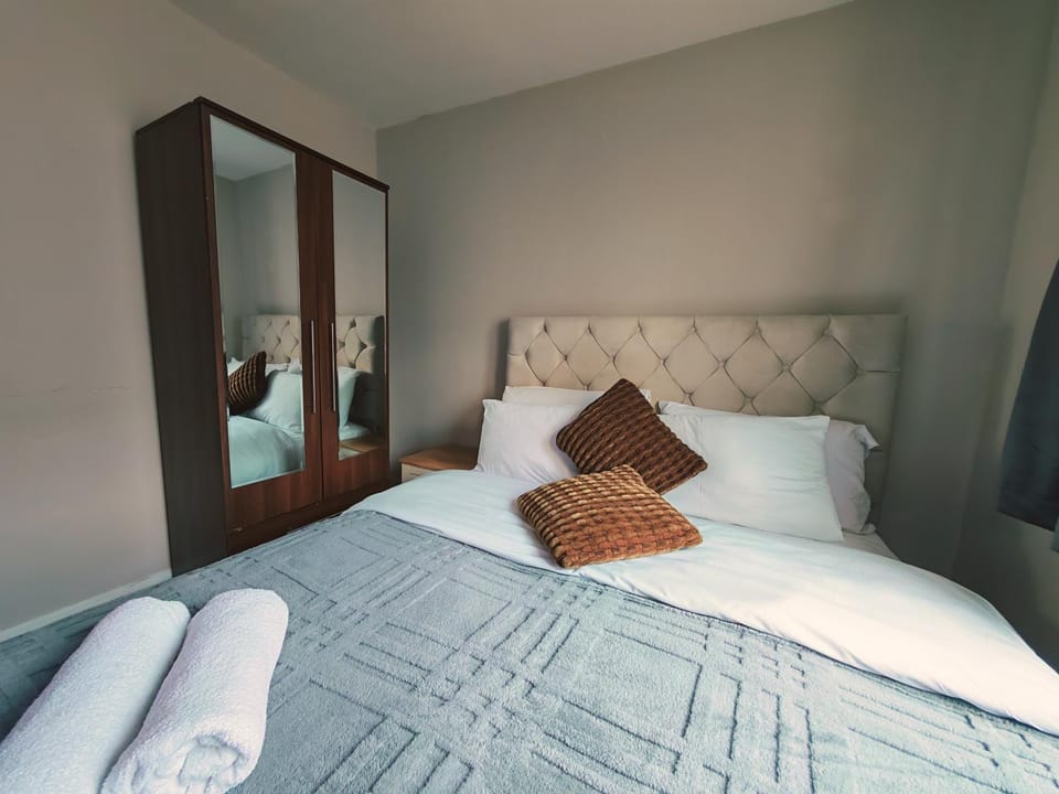 Bed, Bedroom, wardrobe