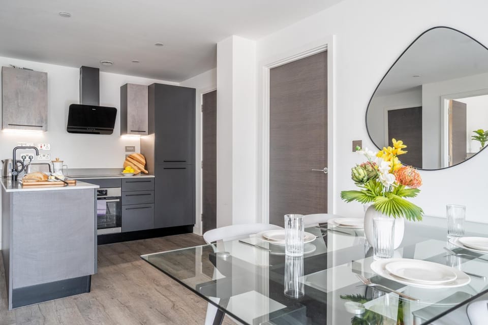 Kitchen or kitchenette, Dining area