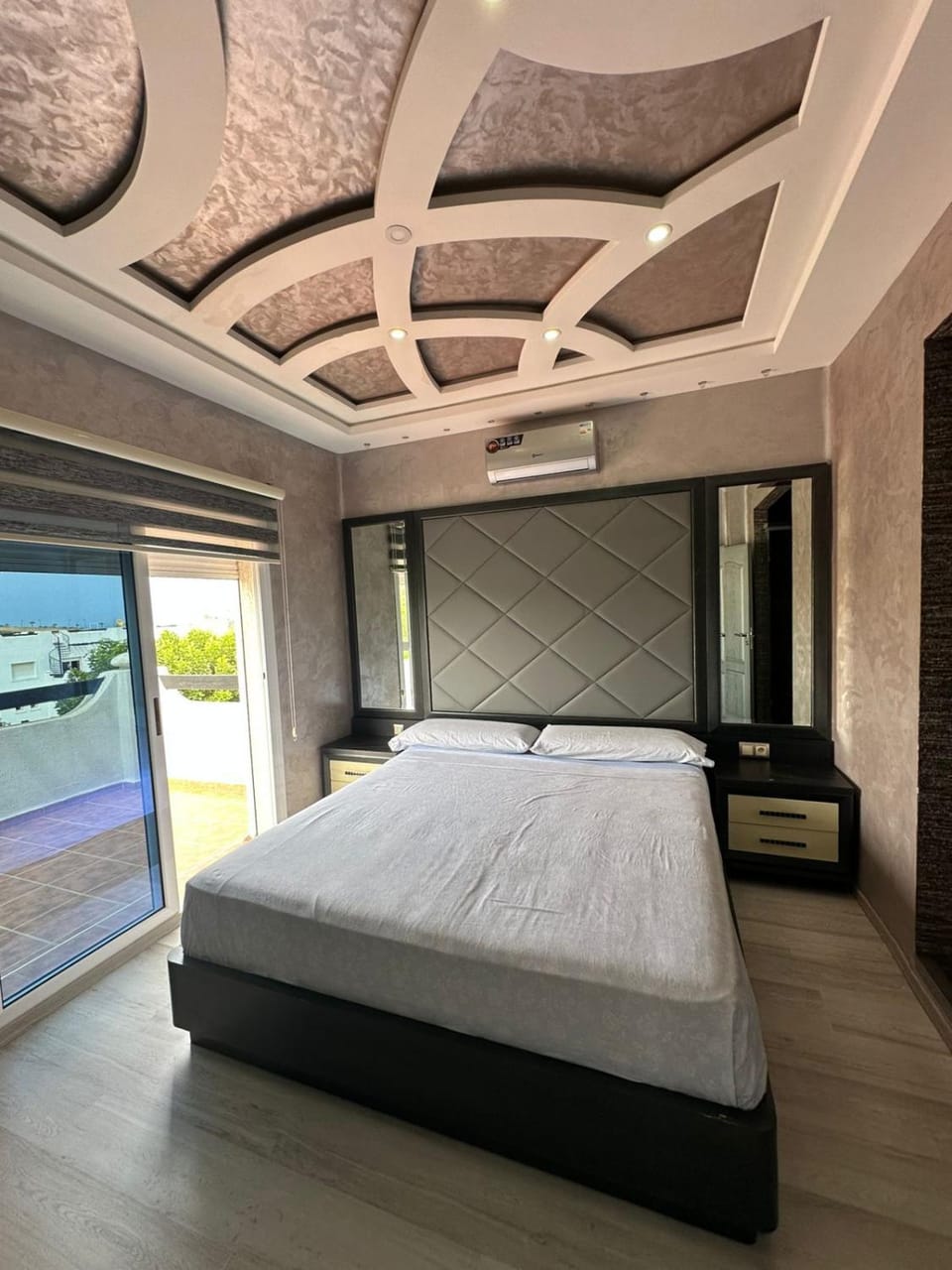 Bed, Photo of the whole room, Bedroom, air conditioner