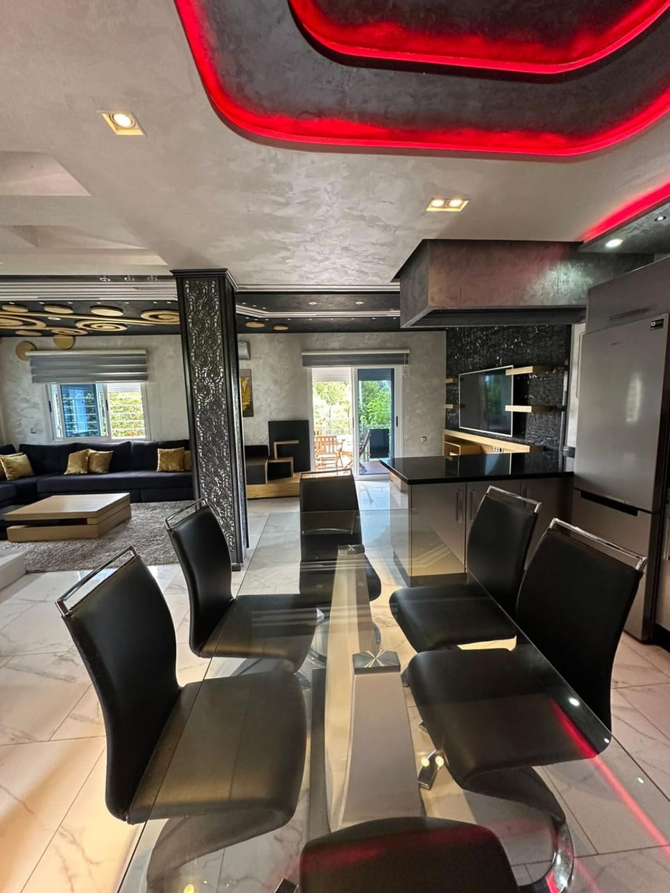 Living room, Seating area