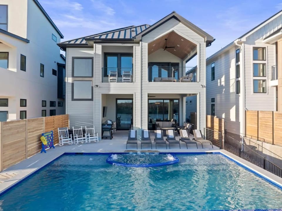 Wave on Wave Haus and Concierge Services House in Kingsland