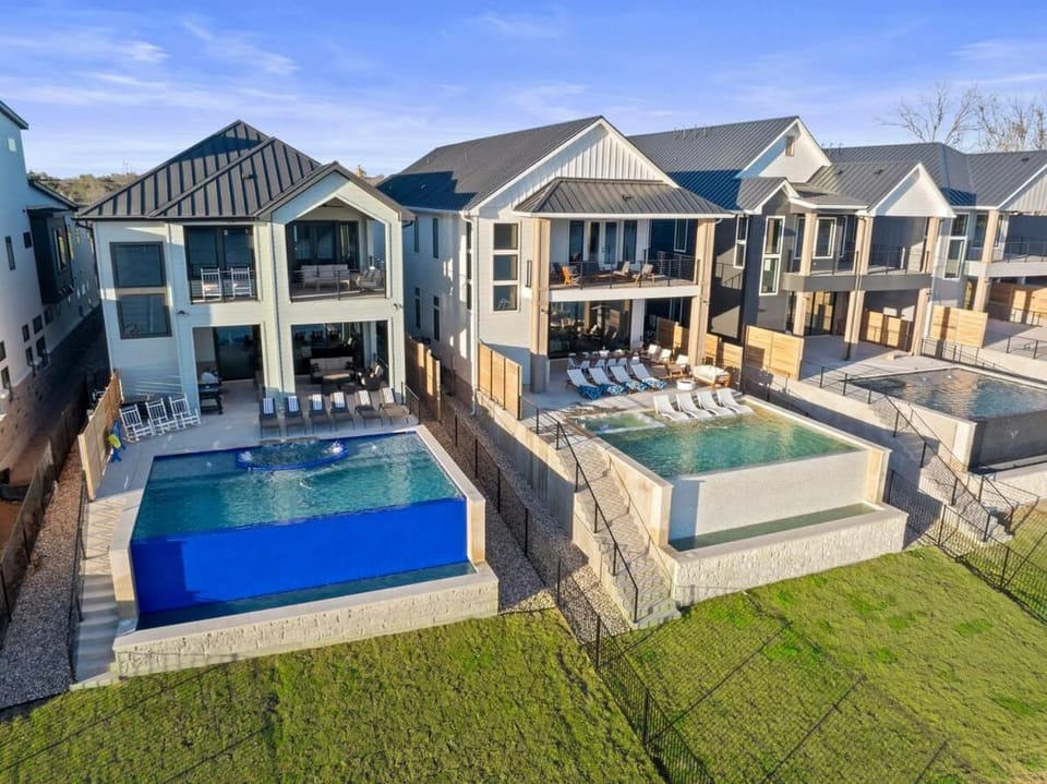 Wave on Wave Haus and Concierge Services House in Kingsland