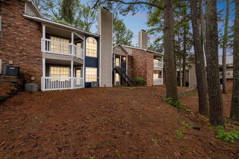 The Davis 412 I Spacious 1 Bed 1 Bath Apartment in Huntsville