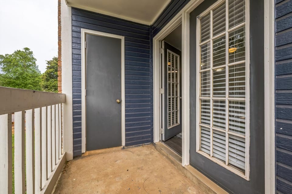 The Davis 817 I Spacious and Comfy 1 Bed 1 Bath Apartment in Huntsville