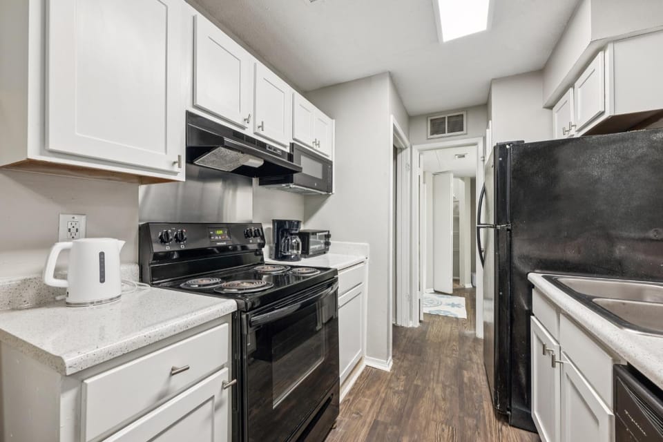 The Davis 817 I Spacious and Comfy 1 Bed 1 Bath Apartment in Huntsville