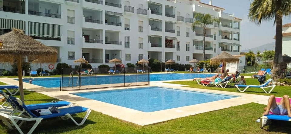 Swimming pool, Swimming pool, sunbed