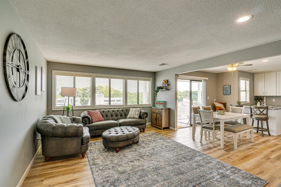 Pool Access & Lake Views: Osage Beach Family Gem House in Osage Beach