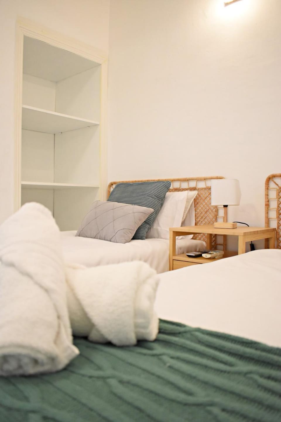 Bed, Bedroom, towels
