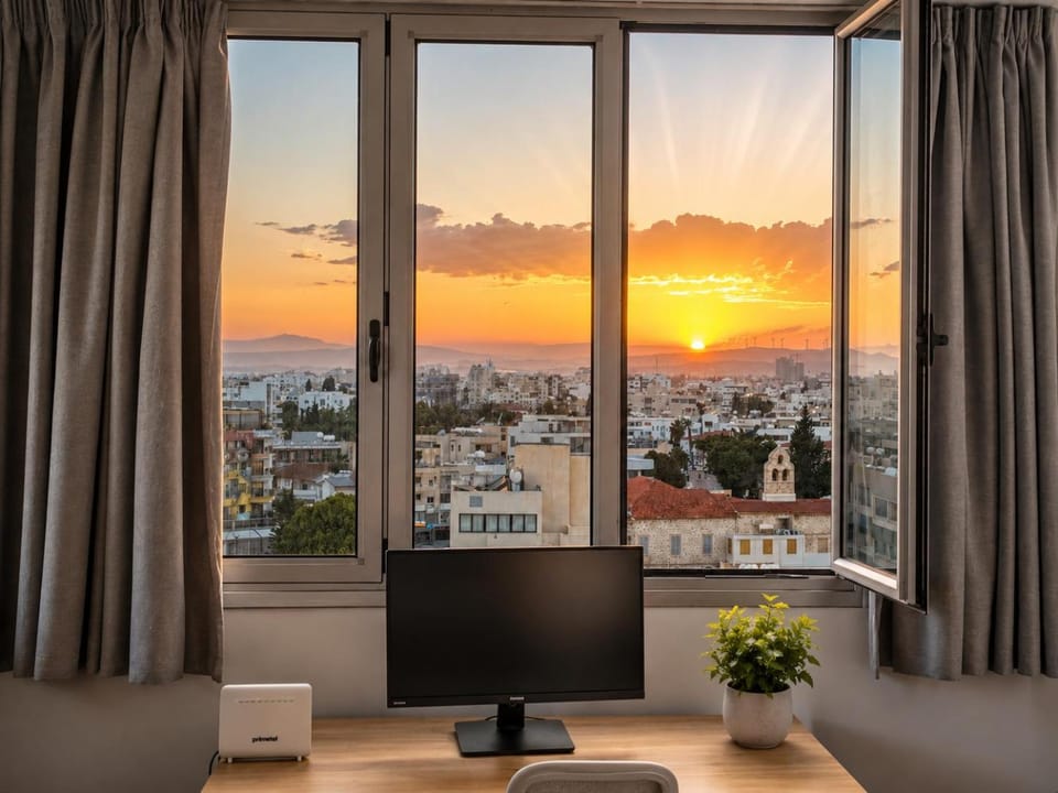 Day, Natural landscape, TV and multimedia, View (from property/room), Evening entertainment, City view, Sunset